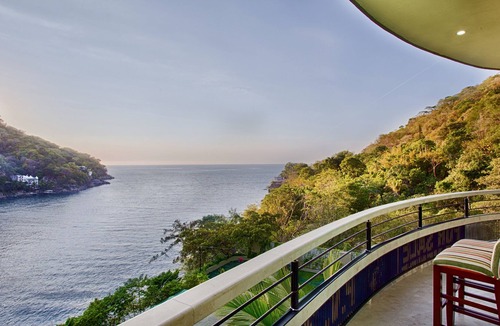 Boca de Tomatlan Villa | Panoramic Luxury Suite With Ocean, Gardens and Swimming Pool View