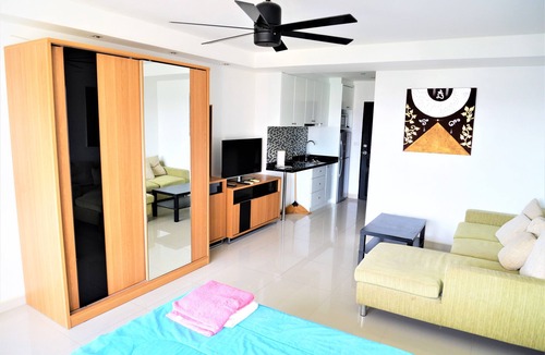 Central Pattaya Apartment | Pattaya Plaza Condotel Large Studio Apartment Sukhumvit