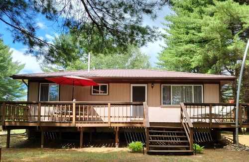 Gladwin Cottage | Peaceful~Riverfront~Cottage
