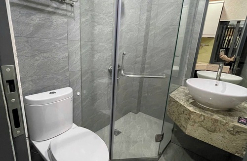 Bach Dang Riverside Apartment | Peanuts Home - Central HCM, 5 mins to Bui Vien | Full Kitchenette & Free Laundry