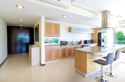 North Hotel Zone Condo | Península T3 1A Luxurious Ocean View Getaway!
