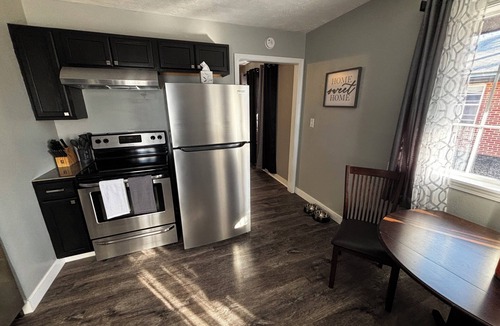 Independence House | Pet Friendly!, Beautifully remodeled 2 BR duplex for your stay