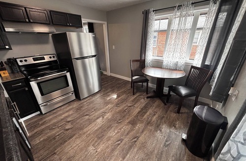 Independence House | Pet Friendly!, Beautifully remodeled 2 BR duplex for your stay