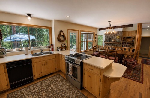 Durango Cabin | Pet Friendly Riverfront Cabin