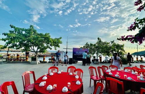 Tan Hiep Hotel | Phòng ba giường có view biển