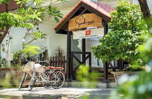 Hue Villa | Phòng gia đình có hồ bơi và ban công