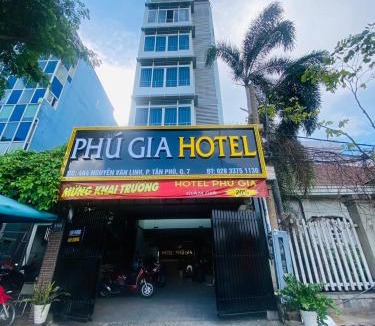 Tan Thuan Dong Hotel | Phú Gia Hotel 464 Nguyễn Văn Linh