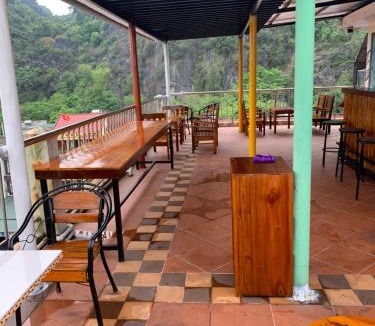 Phong Nha Hostel | Phong Nha Jasmine Hostel & Roof Top Bar