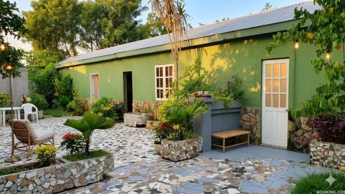 Can Giuoc Hotel | PINE-APPALE Riverside Resort