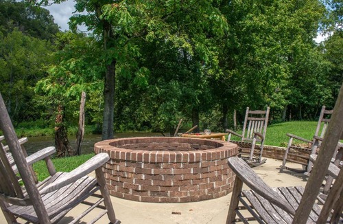 Townsend Apartment | Pool + Riverfront! Couples Retreat in Smoky Mtns