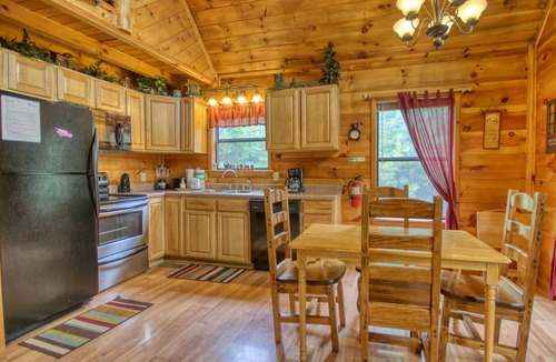 Caton Cabin | Privacy~Sunset View~Pet Friendly~Pool Table~Air Hockey