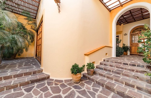 Arrecife Villa | Private Escape W/Hand Painted Murals Throughout