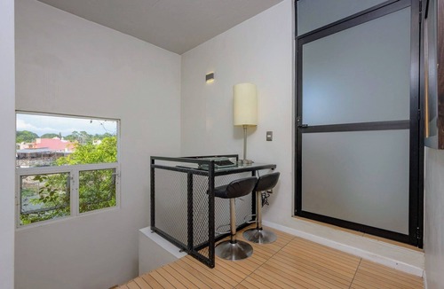 Manzanillo House | Private Pool, BBQ Terrace & Family Retreat in Manzanillo – Casa del Árbol