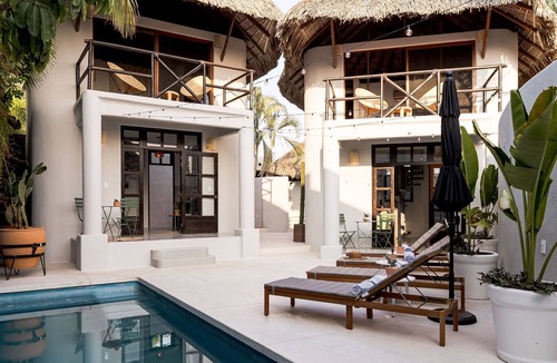 Puerto Escondido Villa | Private Pool, Chic, Step’s from beach in beautiful Puerto Escondido - WiFi, AC