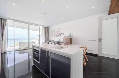Na Chom Thian Apartment | Private Sunset Beach - Ocean View 1 Bedroom