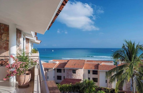 Punta de Mita Condo | Punta Mita Luxury Oceanview Penthouse for Families – Staff & Golf Cart Included