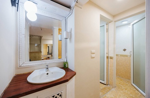 Hoan Kiem Apartment | Quaint apartment with AC in charming Hà Nội