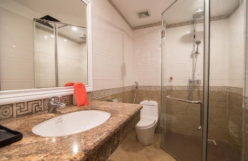 Dich Vong Hau Hotel | Queen's Hotel