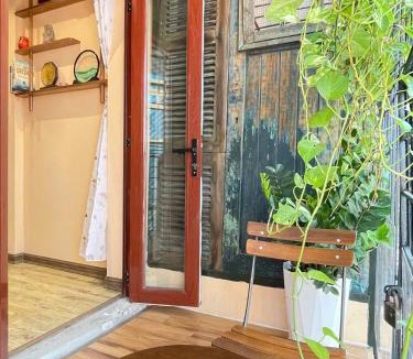 French Quarter Apartment | Quiet Private Apartment, 5' to Hoan Kiem Lake, 2 Balconies, 1 Bedroom, Free WIFI - NETFLIX, Zeit Home 506