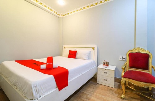 Downtown Ho Chi Minh City Hotel | RedDoorz Bui Vien Walking Street