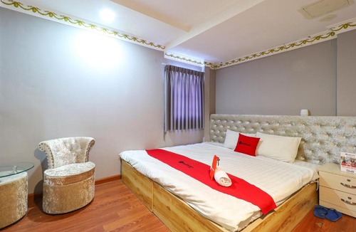 Downtown Ho Chi Minh City Hotel | RedDoorz Bui Vien Walking Street