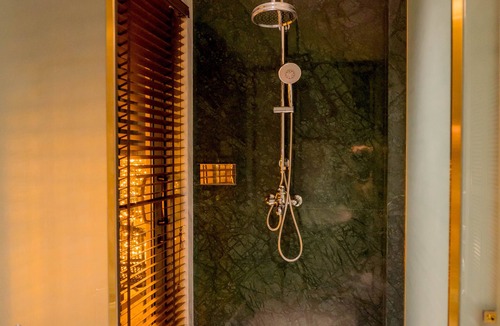 Bao Ninh Hotel | Regal Collection House