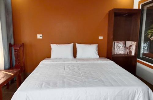 Hoa Lu Hotel | Rice Fields Mountain Villa