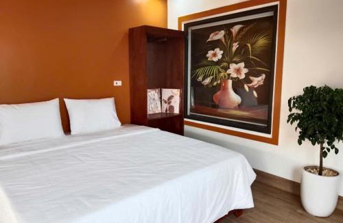 Hoa Lu Hotel | Rice Fields Mountain Villa
