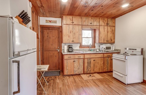 Raccoon Ridge Cabin | Riverfront Blue Ridge Cabin w/Private Beach!