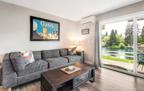 Bend House | Riverfront Studio in Downtown Bend