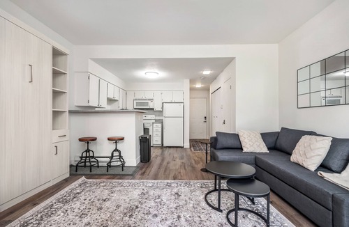 Eagle-Vail Apartment | RiverSide Updated Beauty-Hot Tubs & Summer Pool