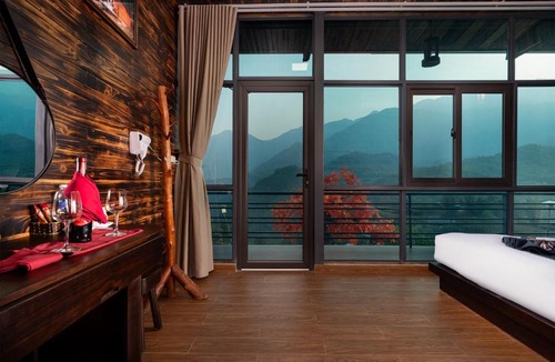 Cat Cat Village Hotel | Rock King Cat Cat Retreat & Café