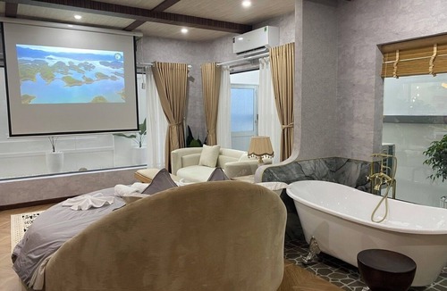 District 9 Hotel | Romance Hotel