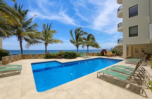 Colonia 5 de Diciembre Condo | 😍ROMANTIC GETAWAY😍AMAZING OCEAN VIEWS -HOP, SKIP & JUMP TO THE BEACH -GR8 POOL