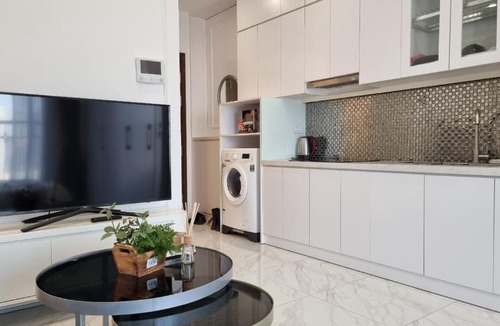 Nhat Tan Apartment | Romantic Studio Apartment with lake view high floor