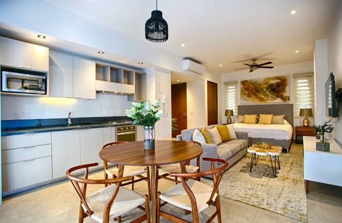 Emiliano Zapata Condo | Romantic Zone Gem | 2 Pools, Gym | Walk to Beach