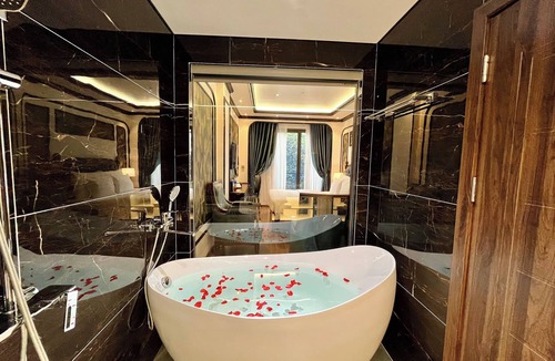 Thanh Tri Hotel | Royal Hanoi Hotel