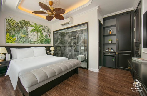 Van Giang Hotel | Royal Hotel - Vinhomes Ocean Park 3