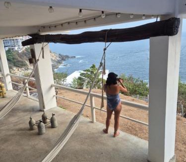 Puerto Angel Cabin | Rubí y Antonella