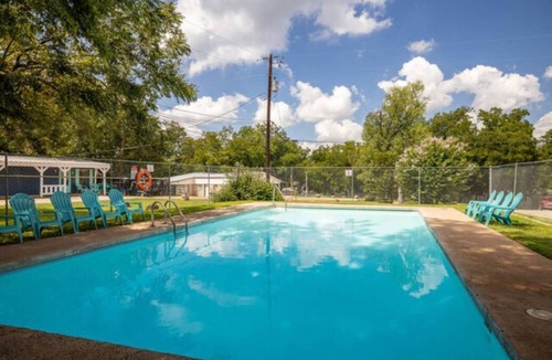 Burnet RV Rental | RV Site - Pull Through 32