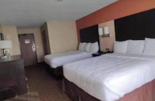 Benton Harbor Hotel | Saint Joseph Inn & Suites Benton Harbor Near I-94