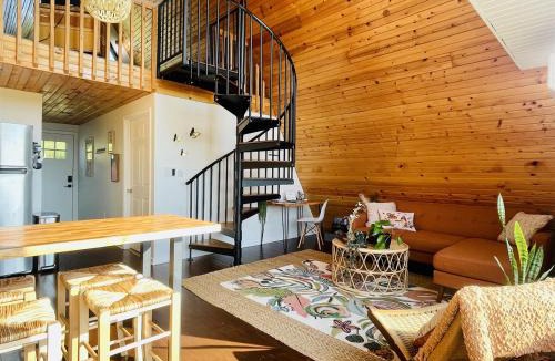 Makanda House | Scenic 2BR A-Frame w Hot Tub & Views