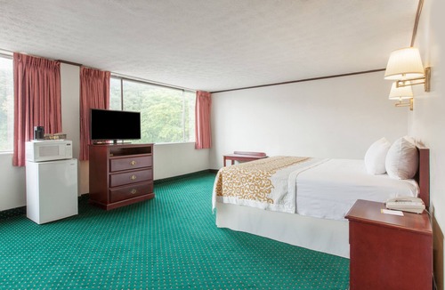 Seward Place Hotel | Schenectady Inn & Suites
