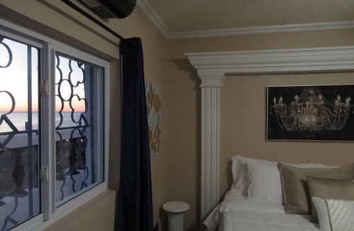 El Puerto Hotel | Sea Views - "The Tyler" @ The Rocky Point