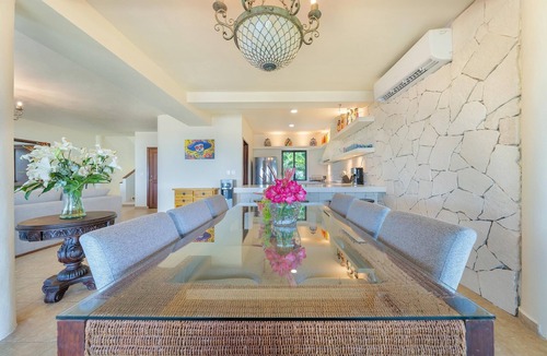 Isla Mujeres Villa | Secluded 6 BR w/Ocean + Jungle Views.