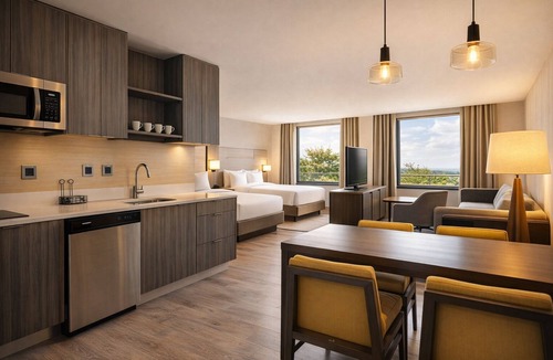 Zona Hotelera Hotel | Short Distance From The Well Known Sites! 3 Spacious Units, Free Parking, Pool