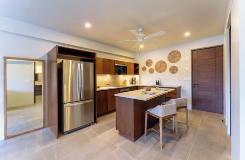 P Chahue Condo | Short Walk to Beach & Town · Pool View · Solana