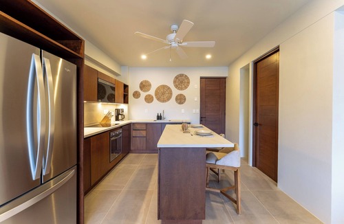 P Chahue Condo | Short Walk to Beach & Town · Pool View · Solana