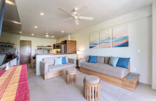 Crucecita Condo | Short Walk to Beach & Town · Top Floor · Solana