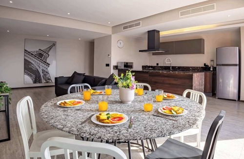 Zona Minerva Apartment | Skyline View Patio & Pool Access in Jalisco